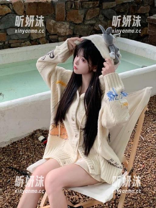 作为Puy Puy的粉丝，不妨观看她的户外写真作品中的别样风情